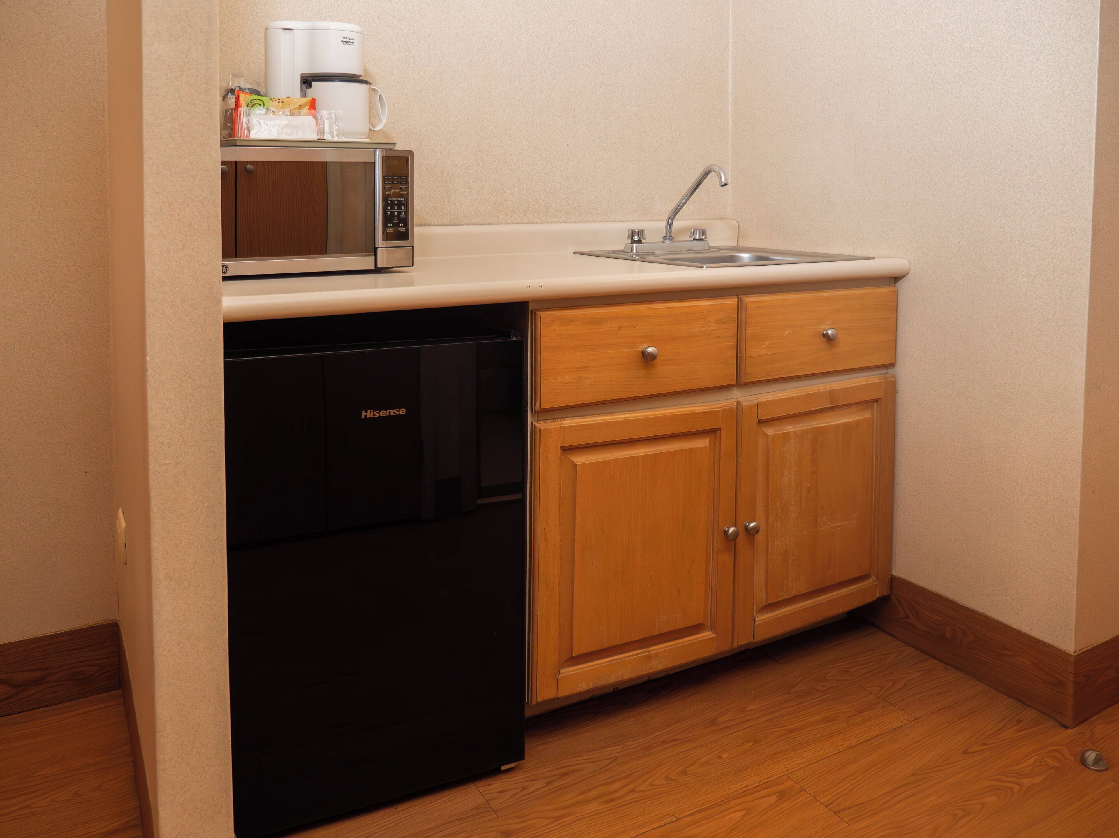 suite, 1 king bed (living) | 1 bedroom, down duvets, in-room safe, desk