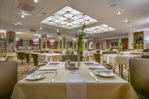 Desayuno buffet todos los días (con cargo)