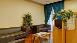 디지털 채널 시청이 가능한 27인치 LCD TV, TV