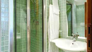 Dusche, Haartrockner, Bidet, Handtücher