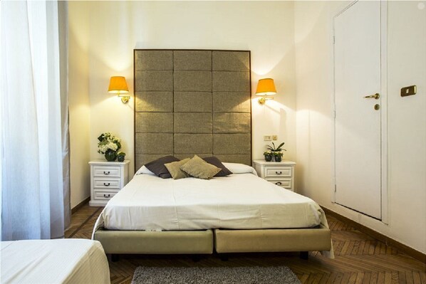 Minibar, Zimmersafe, Schreibtisch, kostenloses WLAN