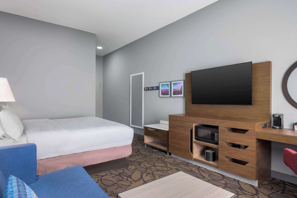 Desk, blackout curtains, iron/ironing board, WiFi