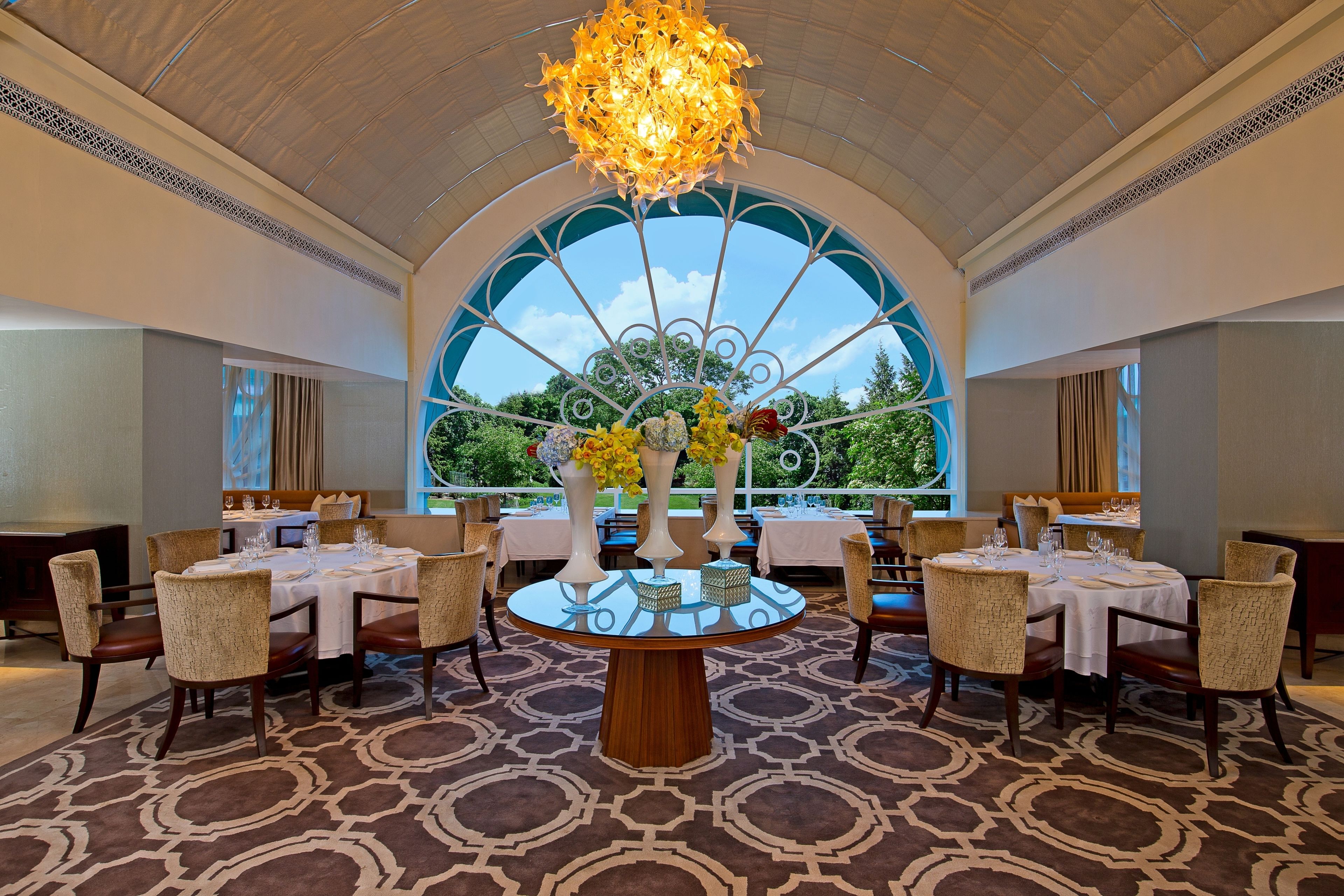 4 restaurants, breakfast served