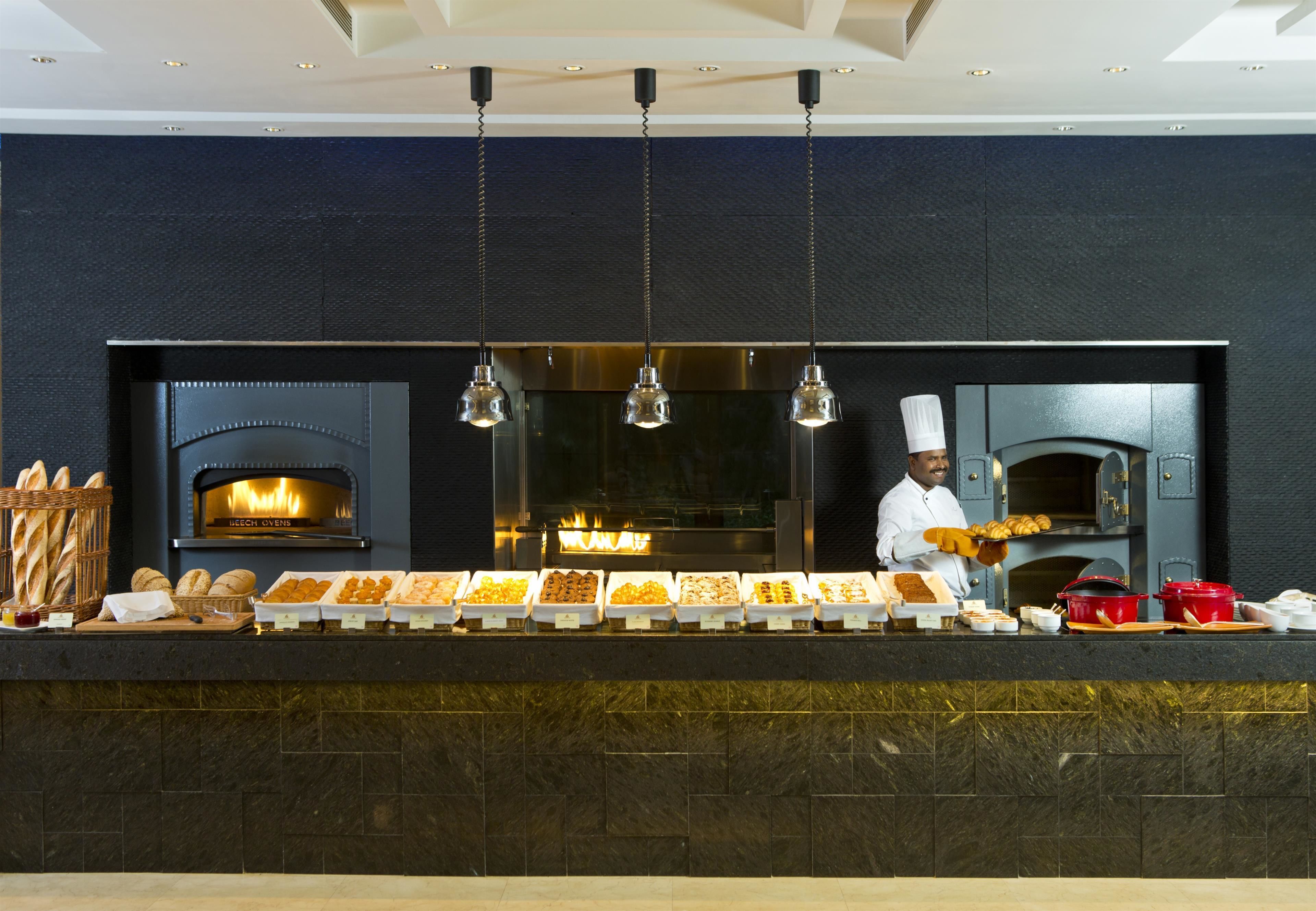 4 restaurants, breakfast served