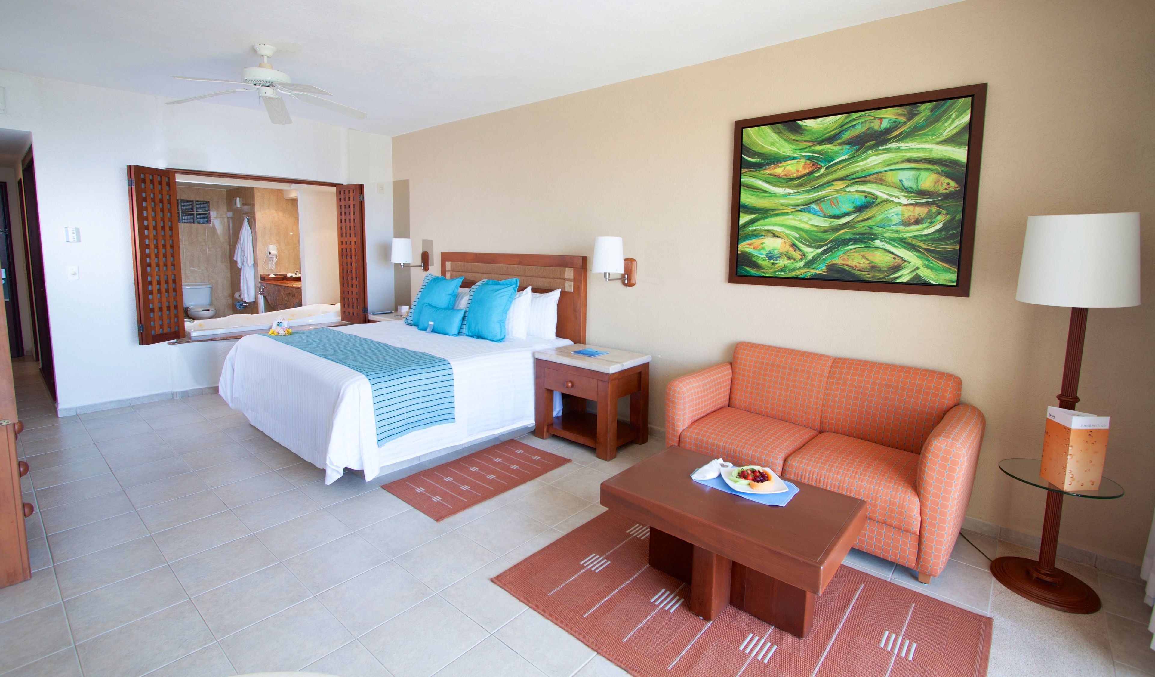 Hypo-allergenic bedding, minibar, in-room safe, desk
