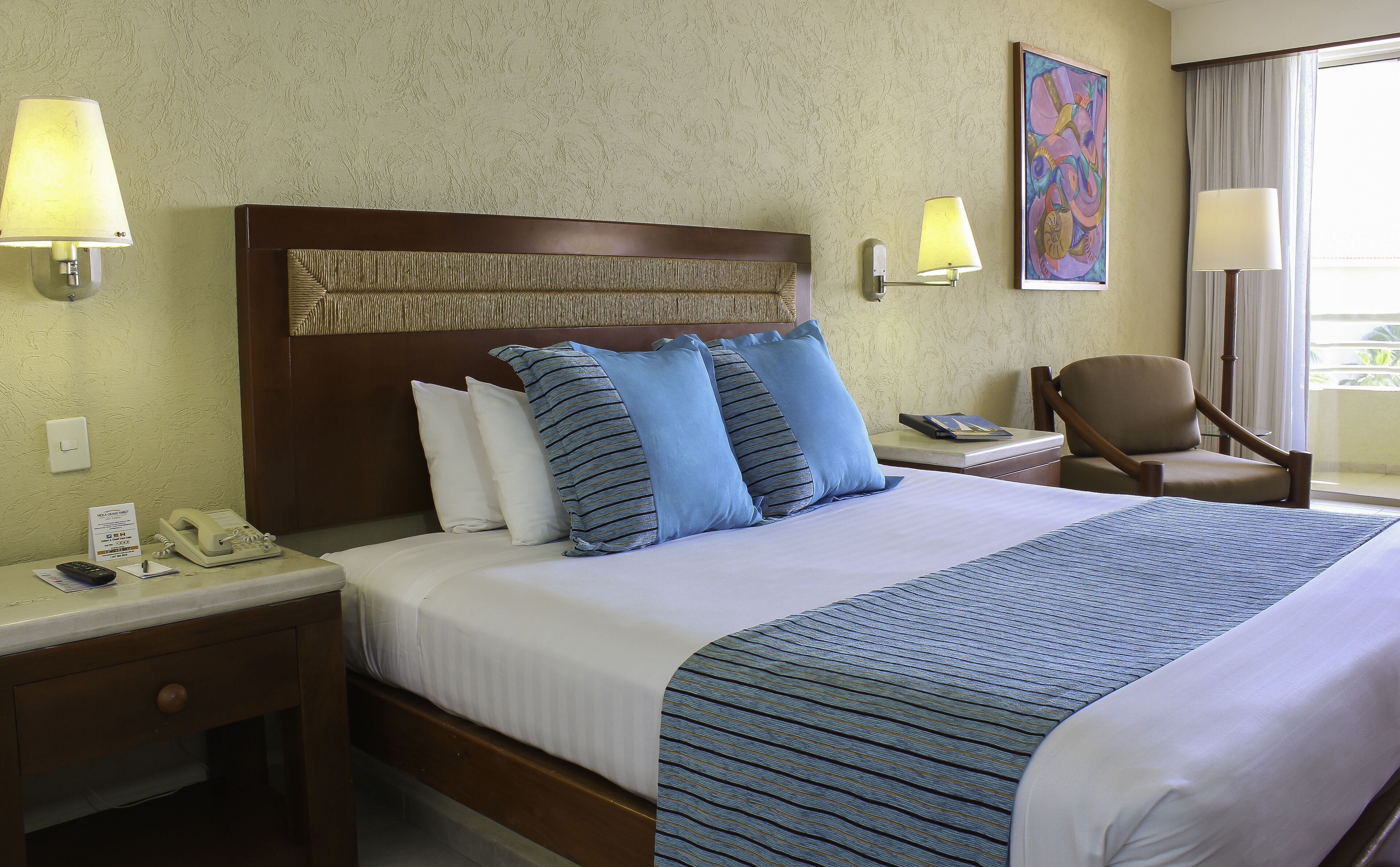 Hypo-allergenic bedding, minibar, in-room safe, desk
