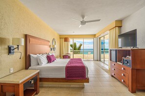 Hypo-allergenic bedding, minibar, in-room safe, desk