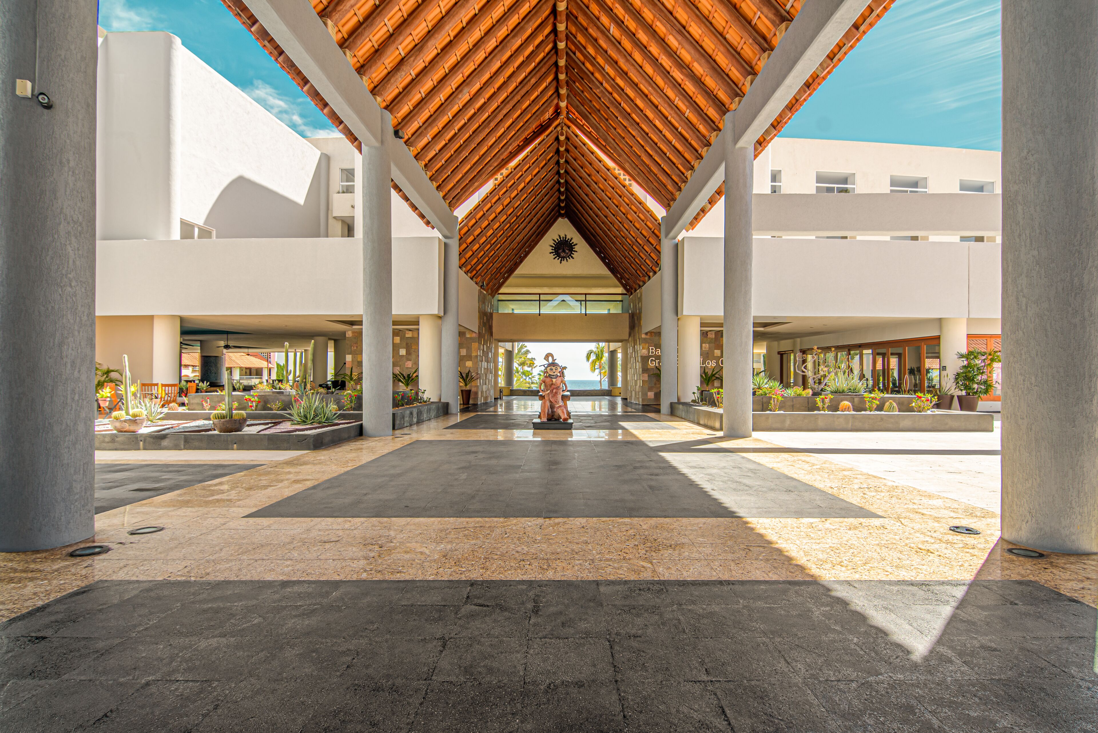 Vista frontal de la propiedad