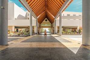 Front of property - Barceló Gran Faro Los Cabos - All Inclusive (San José del Cabo)