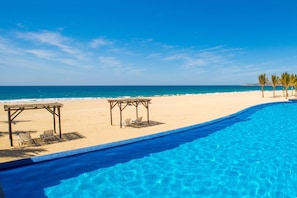 5 outdoor pools, open 8:00 AM to 10:00 PM, pool umbrellas, pool loungers