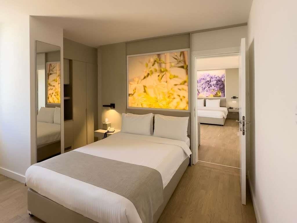 Deluxe Suite, Multiple Beds | Frette Italian sheets, premium bedding, Select Comfort beds, minibar