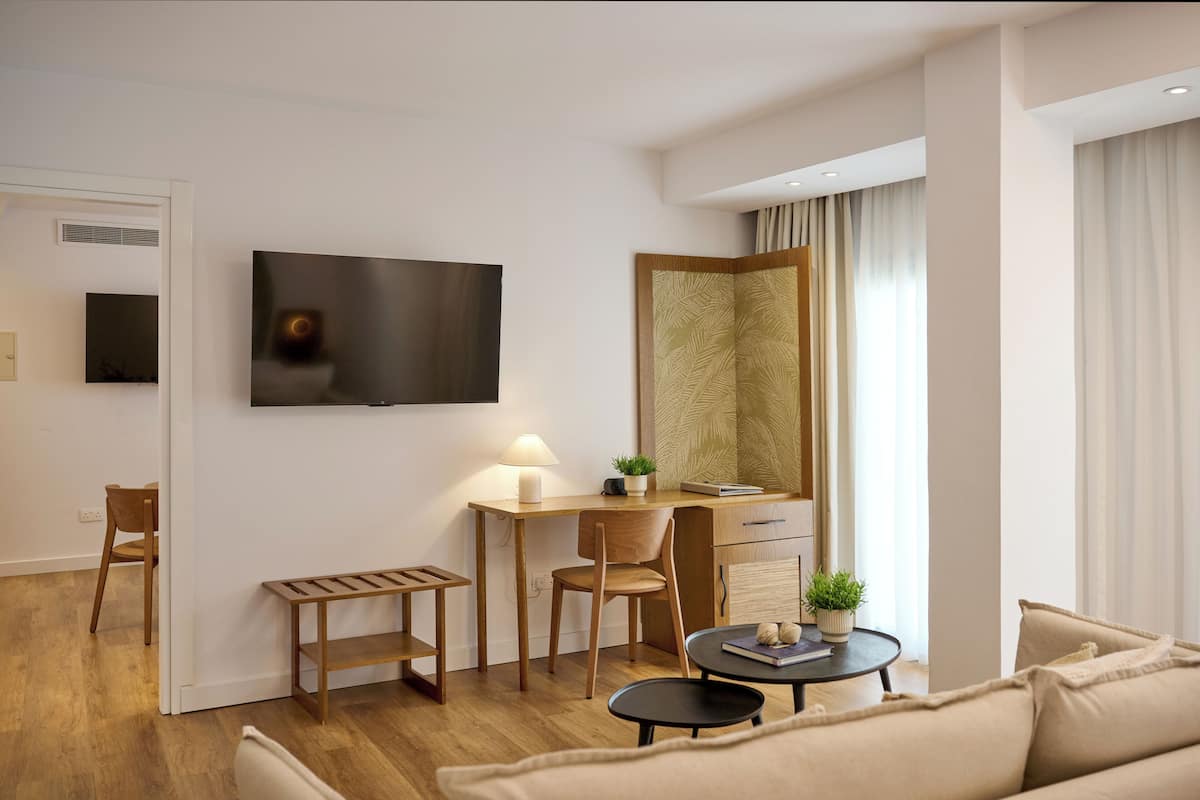 Deluxe Suite, 1 King Bed