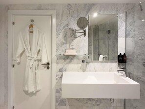 Frette Italian sheets, premium bedding, Select Comfort beds, minibar - The Classic Hotel Nicosia - Handwritten Collection (Nicosia)