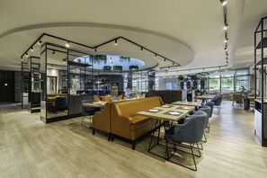 Lunch and dinner served