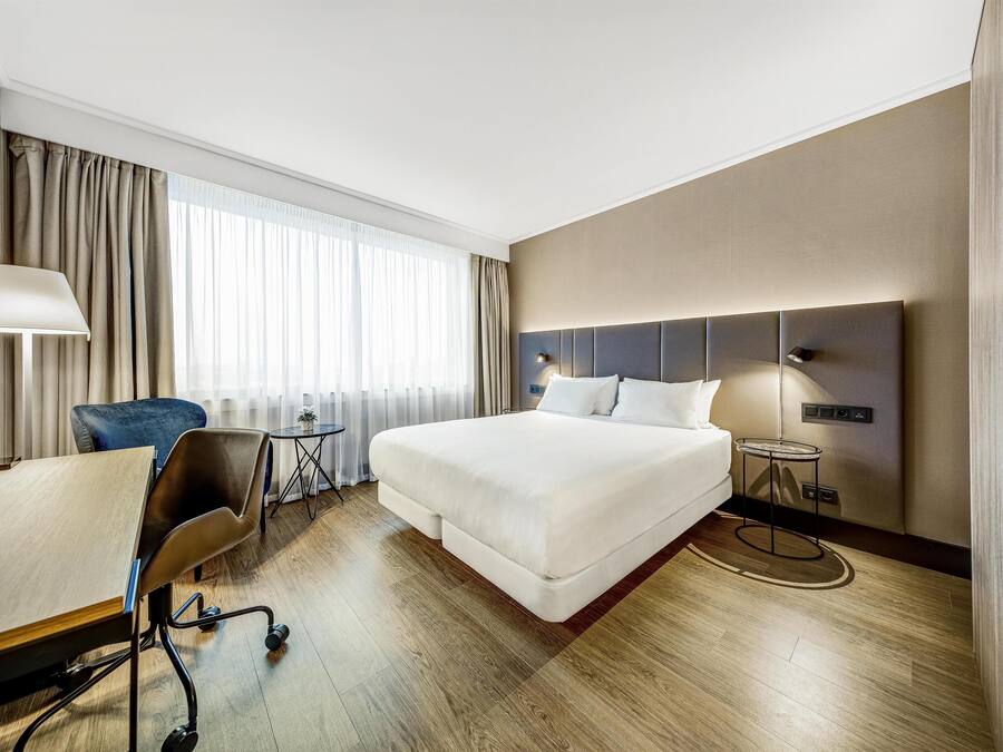 Minibar, coffres-forts dans les chambres, bureau, chambres insonorisées