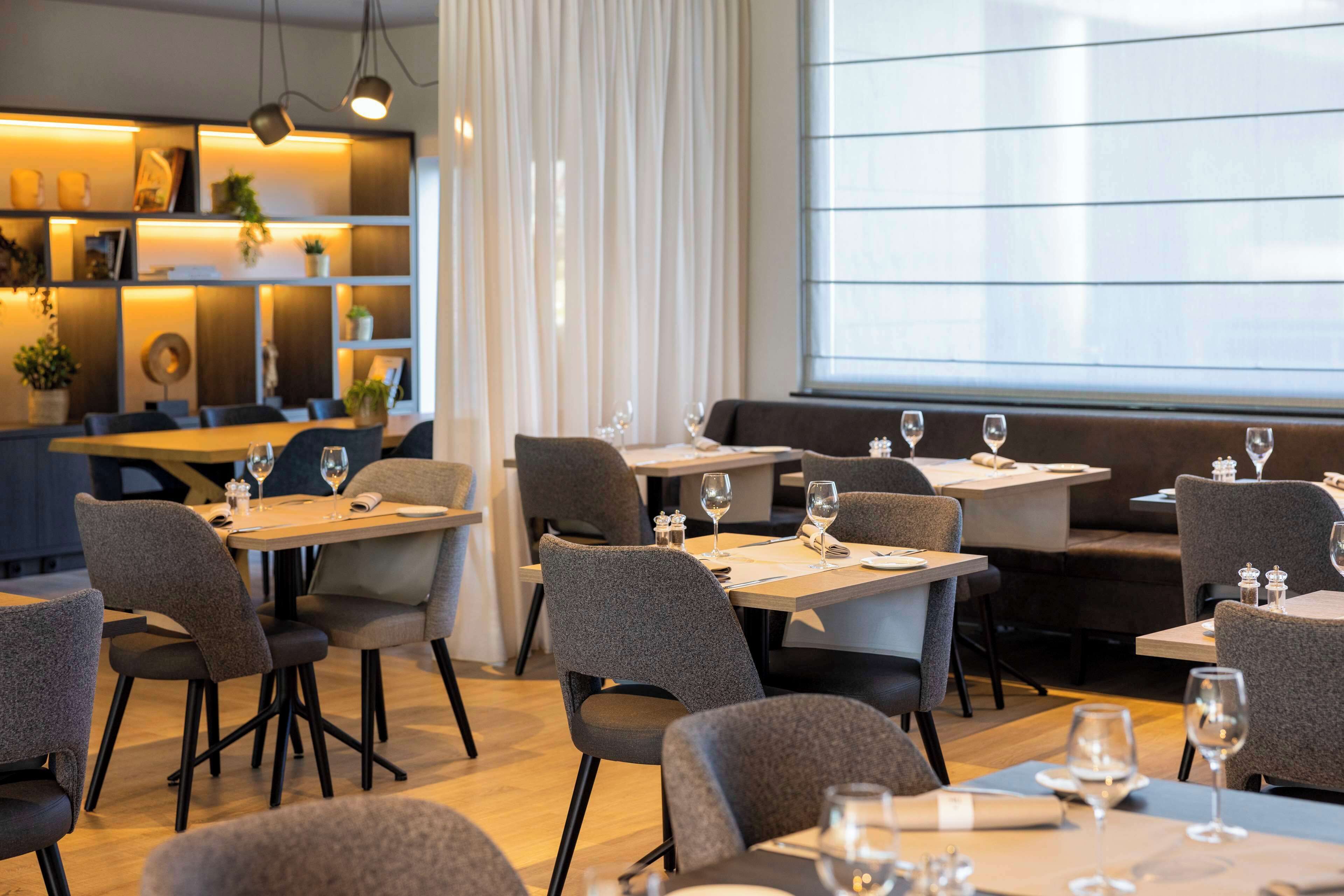 lunch and dinner served