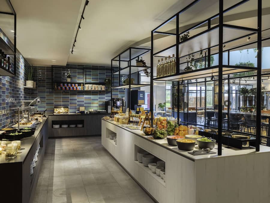 Petit déjeuner buffet servi tous les jours en supplément