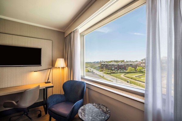 1 bedroom, minibar, in-room safe, desk