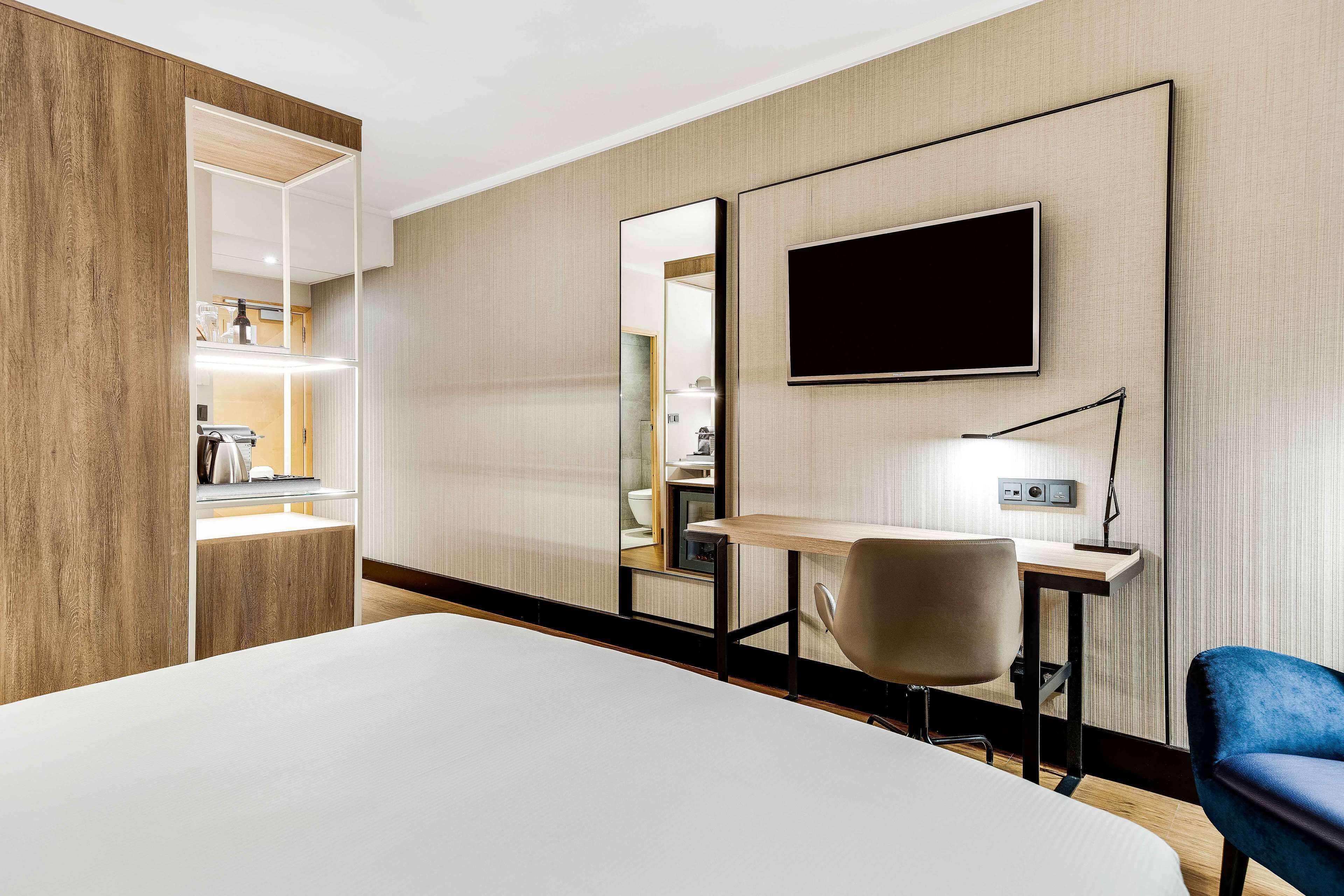 superior room | 1 bedroom, minibar, in-room safe, desk
