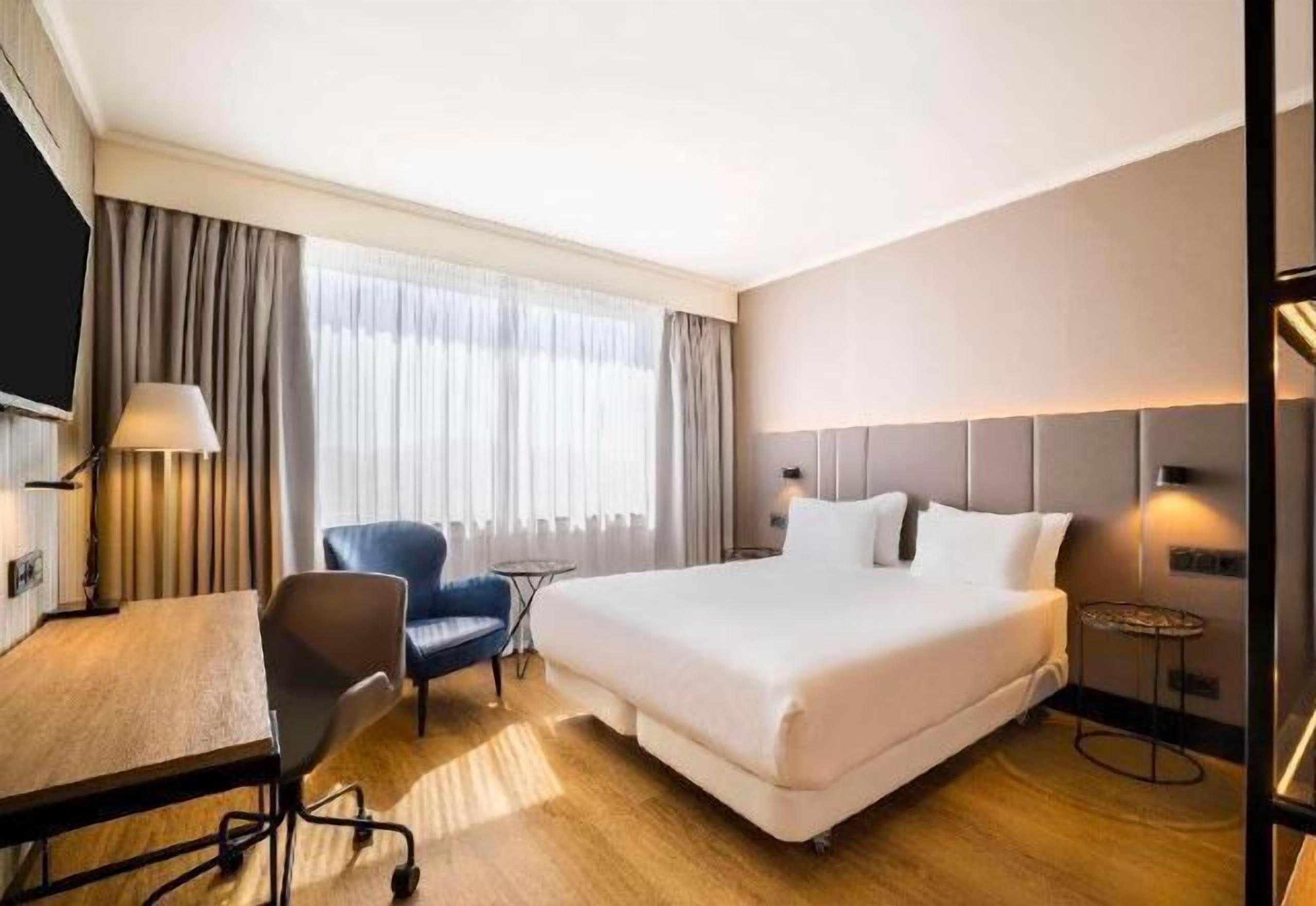 Minibar, in-room safe, desk, soundproofing