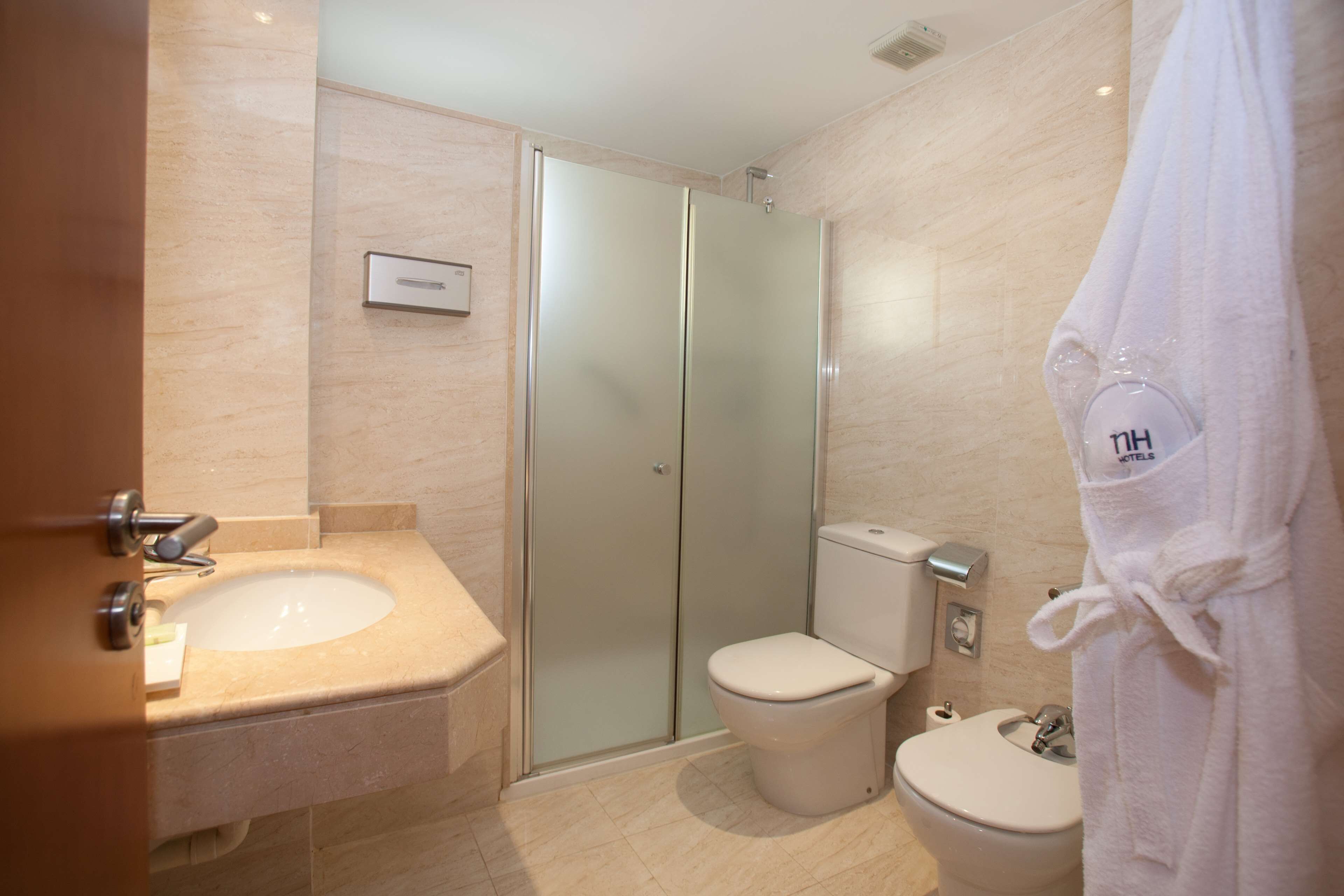 环保洗浴用品、吹风机、浴袍、坐浴桶