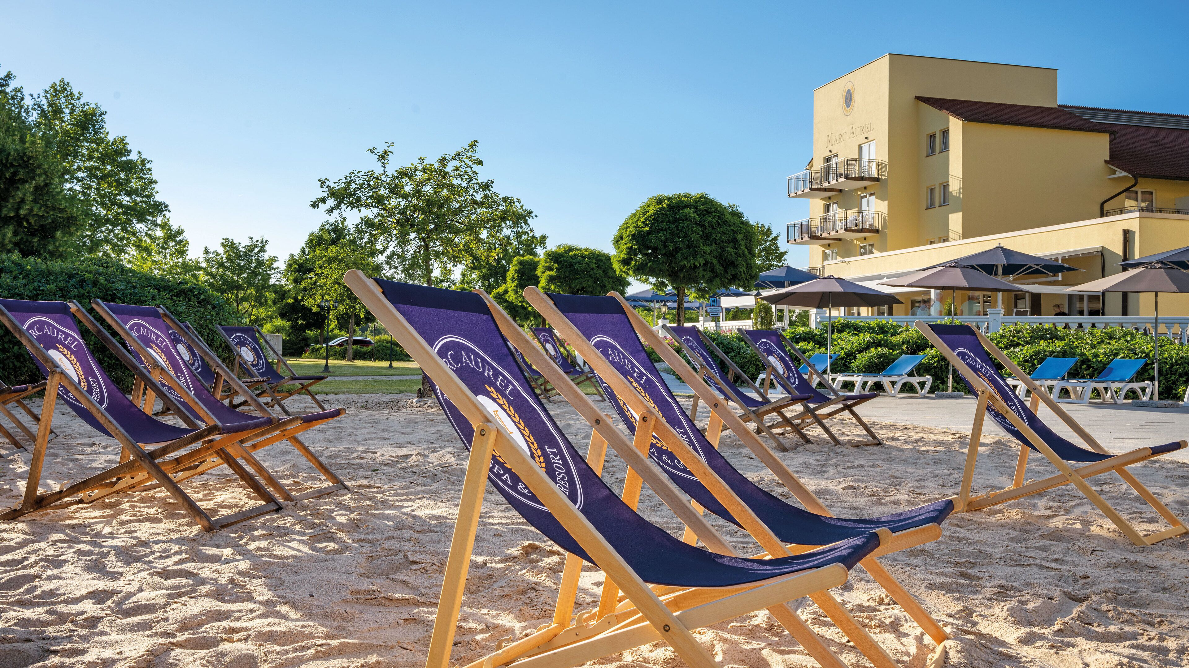 2 indoor pools, outdoor pool, open 7:00 am to 10:00 pm, pool umbrellas