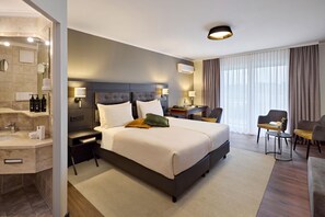 Comfort room with double bed or twin bed