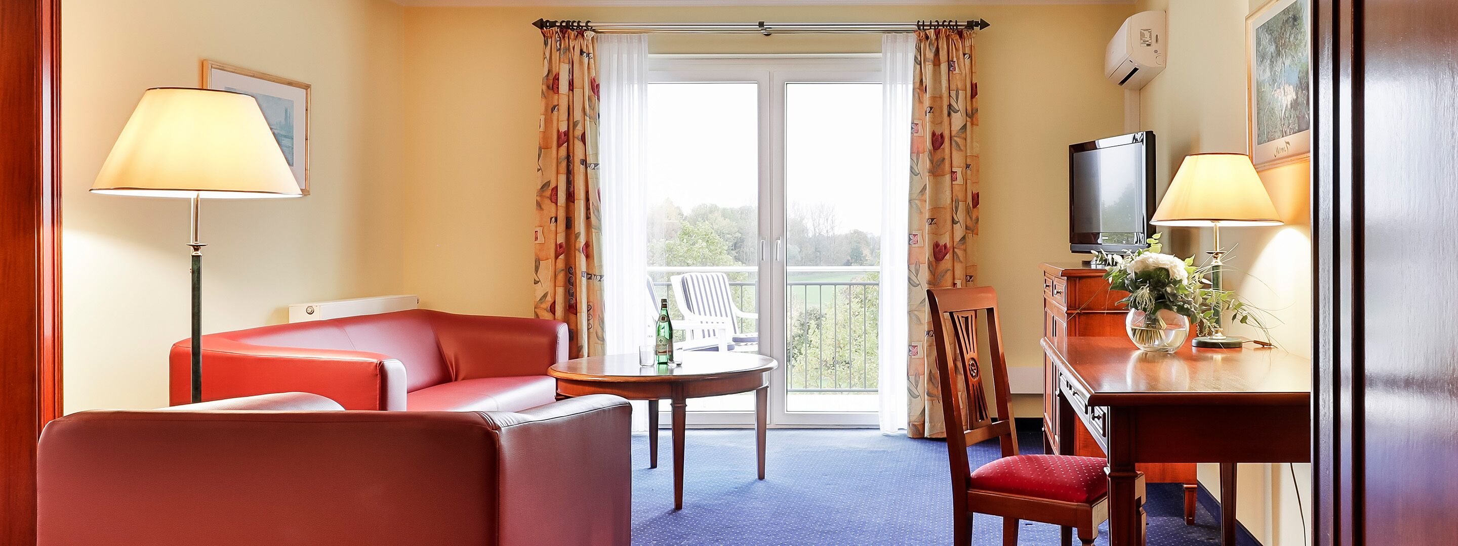 deluxe suite with double bed or twin bed | living area | 37-inch flat-screen tv with satellite channels, tv