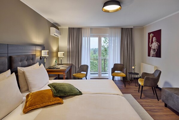 Superior room with double bed or twin bed | Premium bedding, minibar, in-room safe, desk - Dorint Marc Aurel Resort Bad Goegging (Neustadt an der Donau)