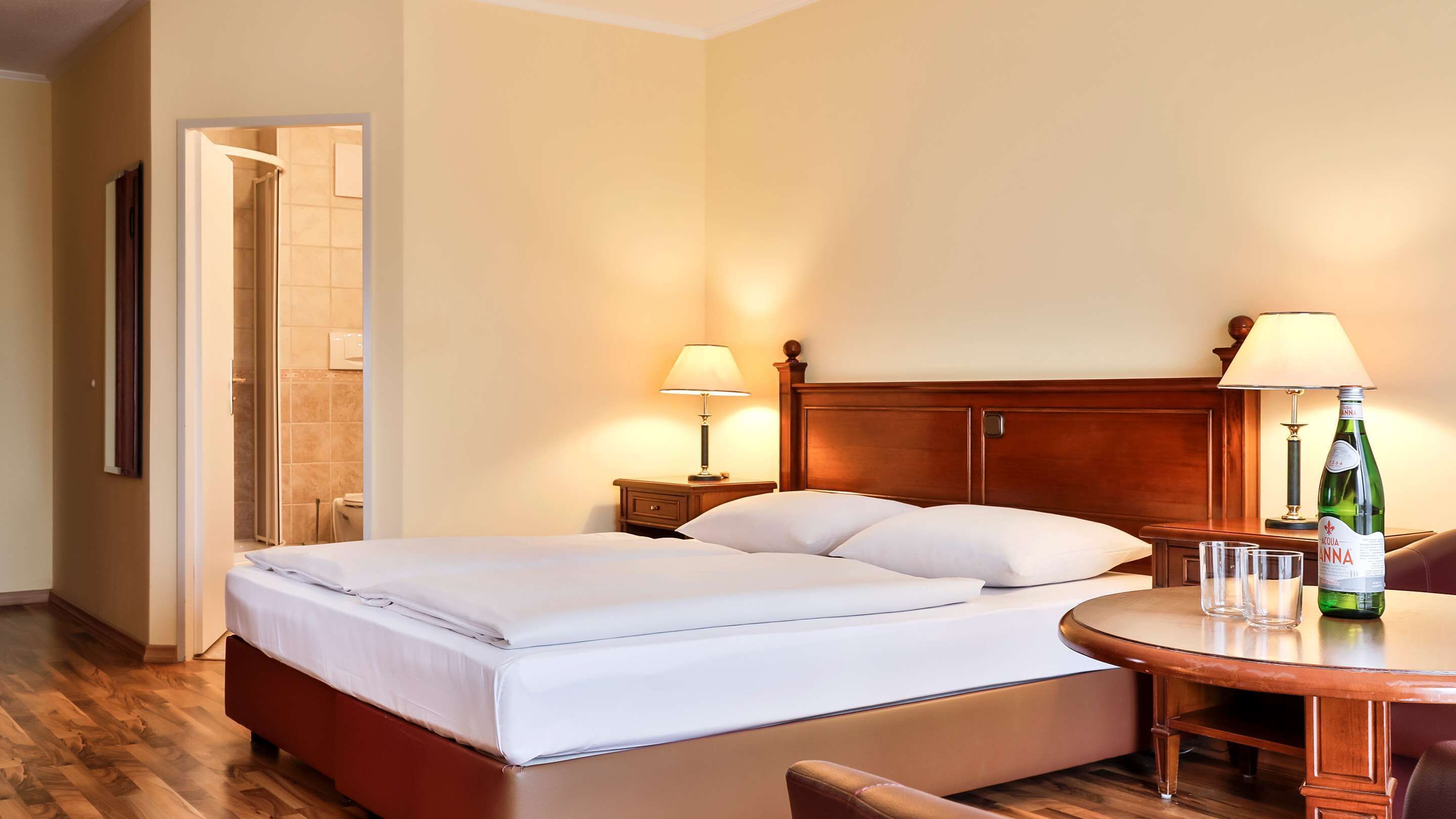 deluxe room with double bed or twin bed | 1 bedroom, premium bedding, minibar, in-room safe