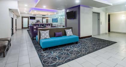 La Quinta Inn & Suites by Wyndham Fairborn Wright-Patterson