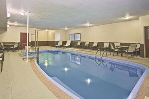 Pool - La Quinta Inn & Suites by Wyndham Fairborn Wright-Patterson (Fairborn)