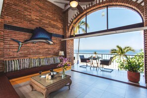 Deluxe Condo, 2 Bedrooms, Balcony, Beachside | 4 bedrooms, hypo-allergenic bedding, in-room safe