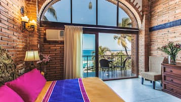 Deluxe-Apartment, 2 Schlafzimmer, Balkon, am Strand | 2 Schlafzimmer, Allergikerbettwaren, Zimmersafe, individuell dekoriert