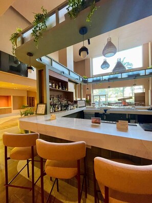 Bar (on property) - Novotel Monterrey Valle (San Pedro Garza García)
