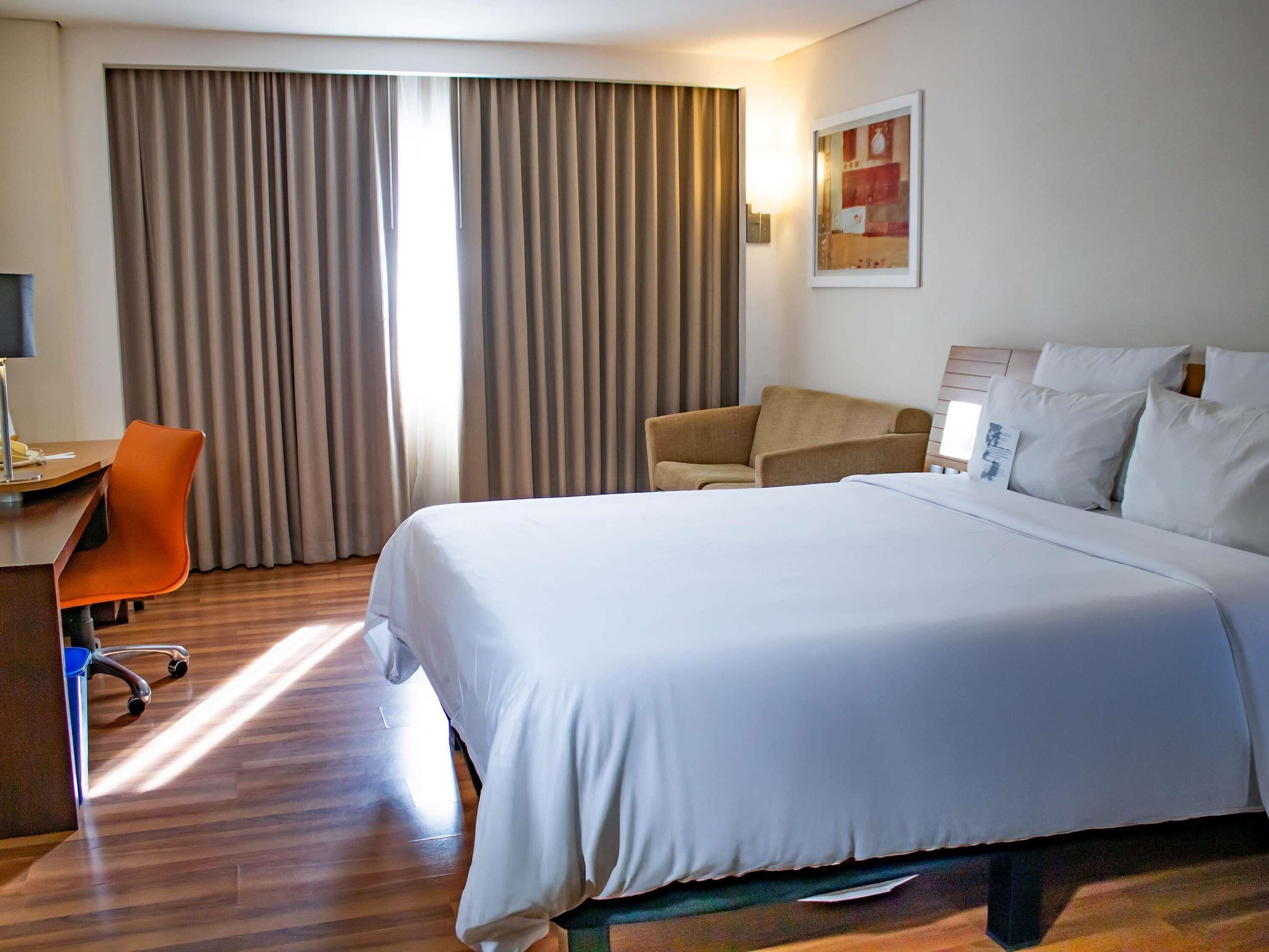 Executive-Zimmer, 1 Doppelbett | Zimmersafe, Schreibtisch, laptopgeeigneter Arbeitsplatz