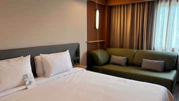 Superior Room, 1 King Bed | In-room safe, desk, laptop workspace, blackout drapes