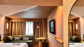 Caja de seguridad en la habitación y escritorio