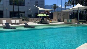 Piscina externa sazonal