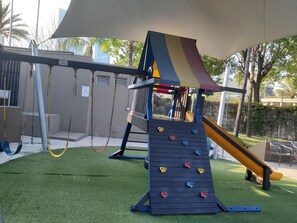 室外兒童遊樂區