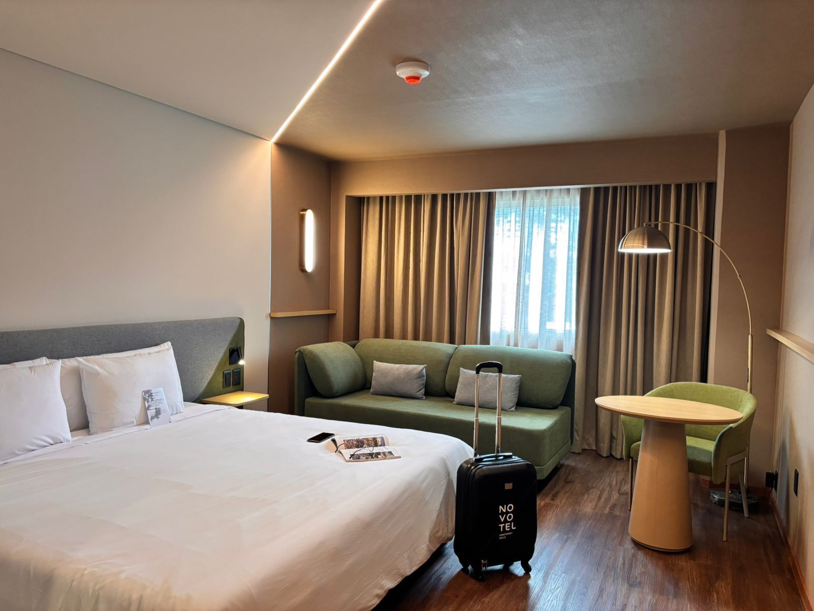 Habitació superior, 1 llit de matrimoni gran | Caixa forta a l'habitació i escriptori 