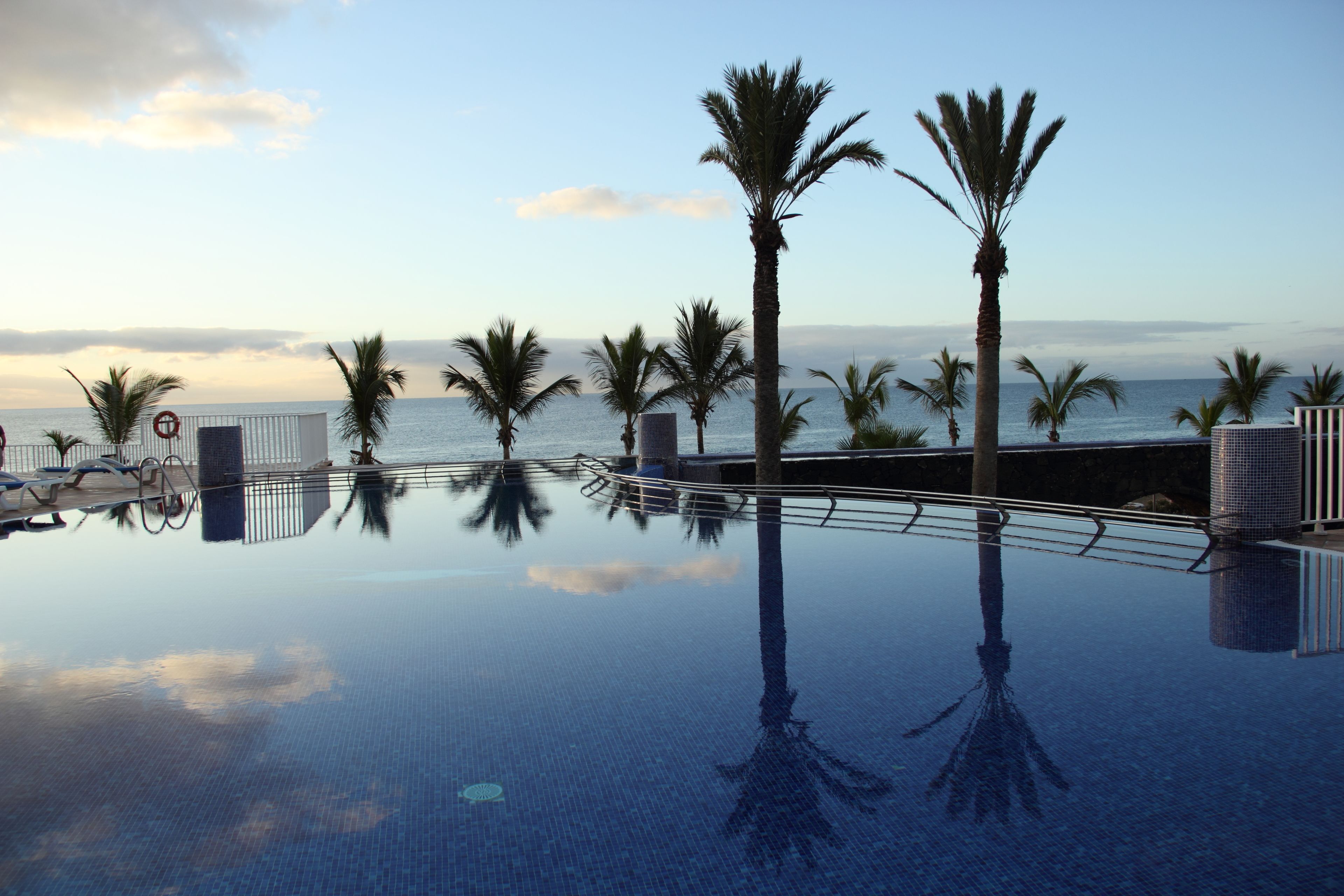 3 outdoor pools, pool umbrellas, pool loungers