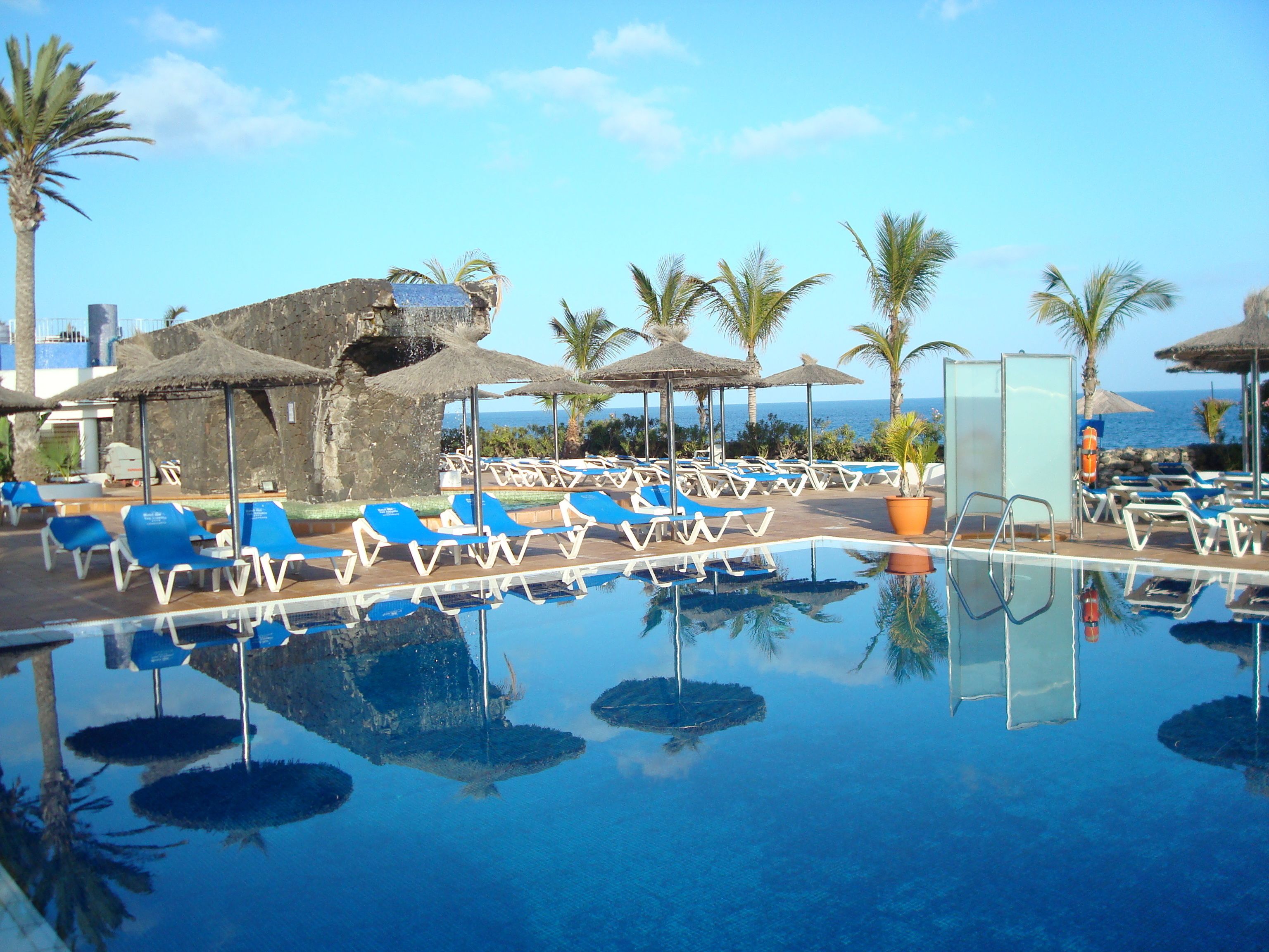 3 outdoor pools, pool umbrellas, pool loungers