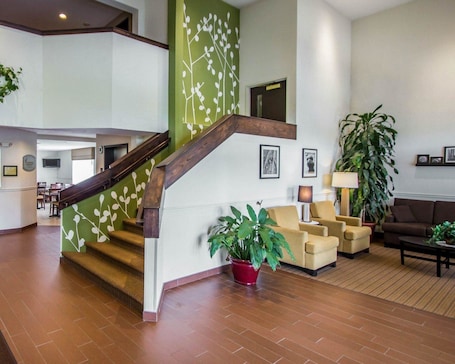 Lobby. Sleep Inn & Suites Niantic North