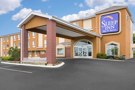 Exterior. Sleep Inn & Suites Niantic North