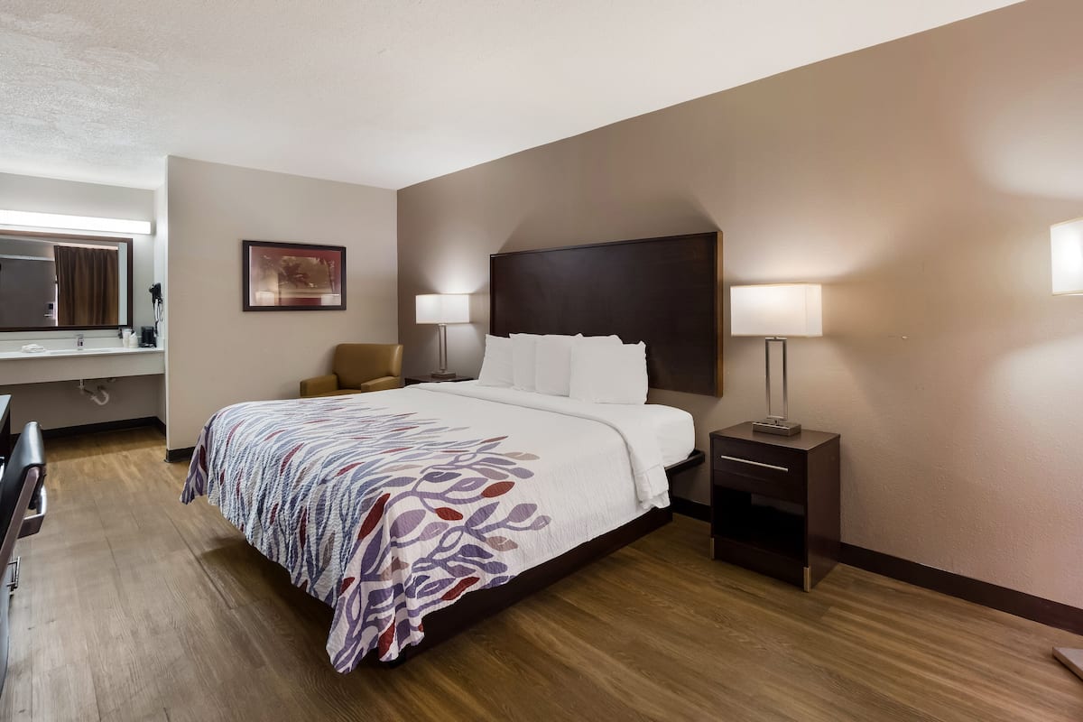 Deluxe Room, 1 King Bed (Smoke Free) | Desk, iron/ironing board, free cribs/infant beds, free WiFi