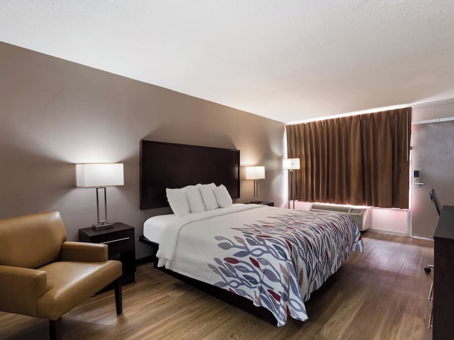 Deluxe Room, 1 King Bed (Smoke Free) | Desk, iron/ironing board, free cribs/infant beds, free WiFi