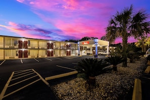 Exterior - Red Roof Inn Columbia, SC Airport (West Columbia)