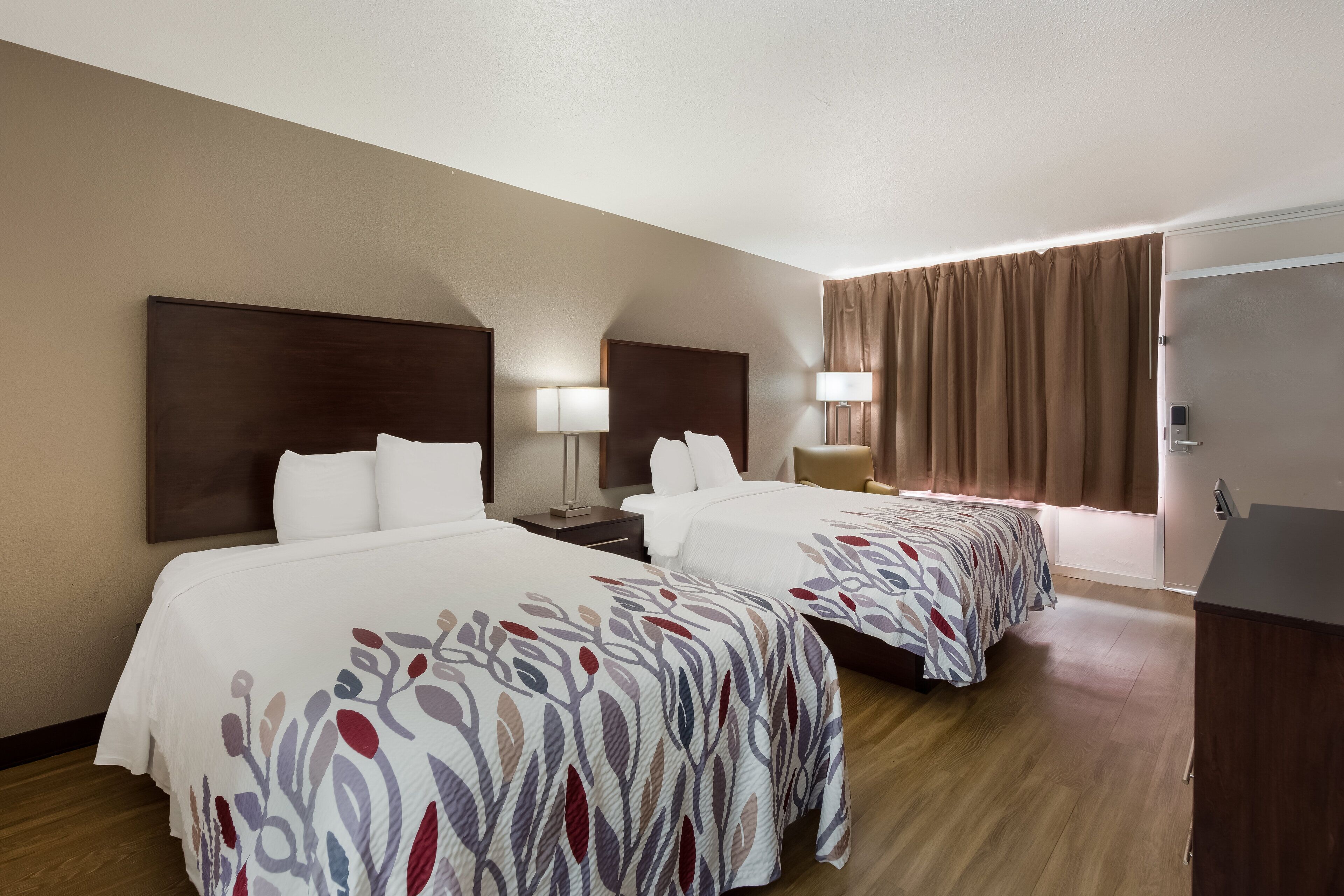 deluxe room, 2 double beds (smoke free) | desk, iron/ironing board, free cots/infant beds, free wifi