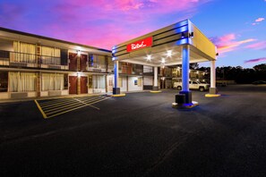 Exterior - Red Roof Inn Columbia, SC Airport (West Columbia)
